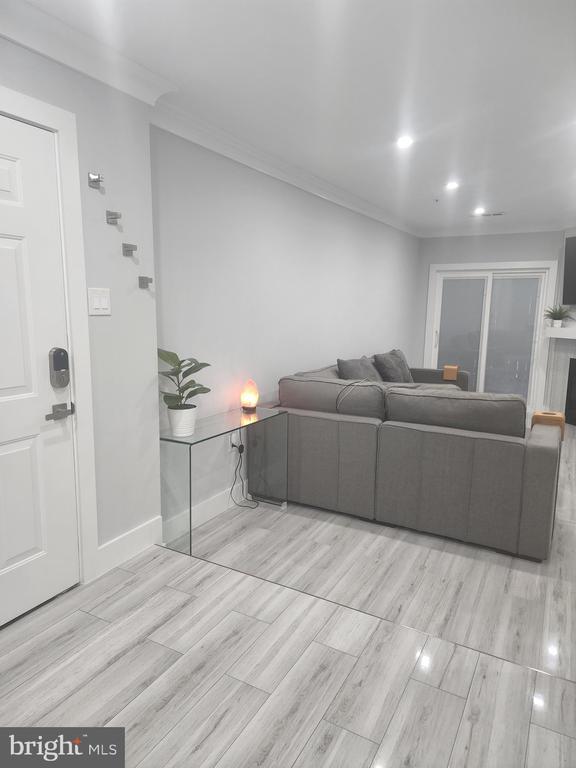 Building Photo - 255 S Pickett St