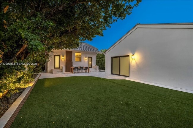 Building Photo - 320 NE 88th St