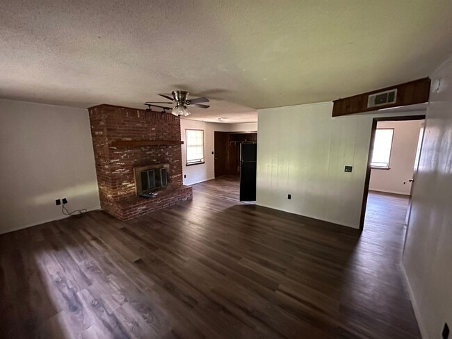 Building Photo - 401 W 19th St