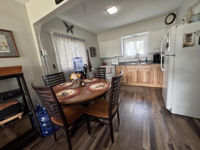 Building Photo - 1634 Hill Ave