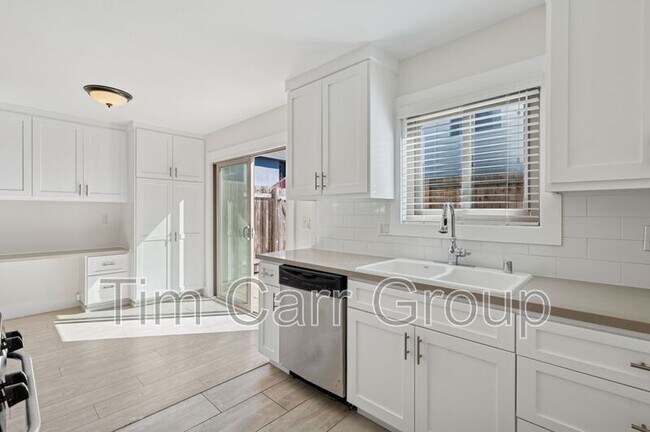 Building Photo - 2048 Garden Ln