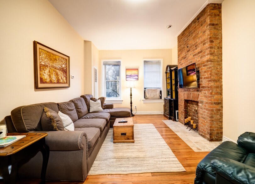 Building Photo - 264 9th St