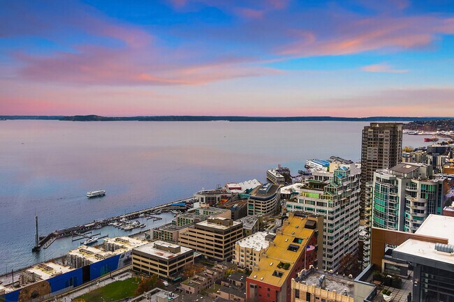 Building Photo - 121 Stewart St