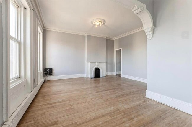 Building Photo - 291 Forrest St