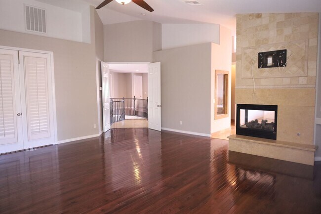 Building Photo - Fully Upgraded 5 Bedroom 4.5 Bathroom in Guard Gated Foothills Community!