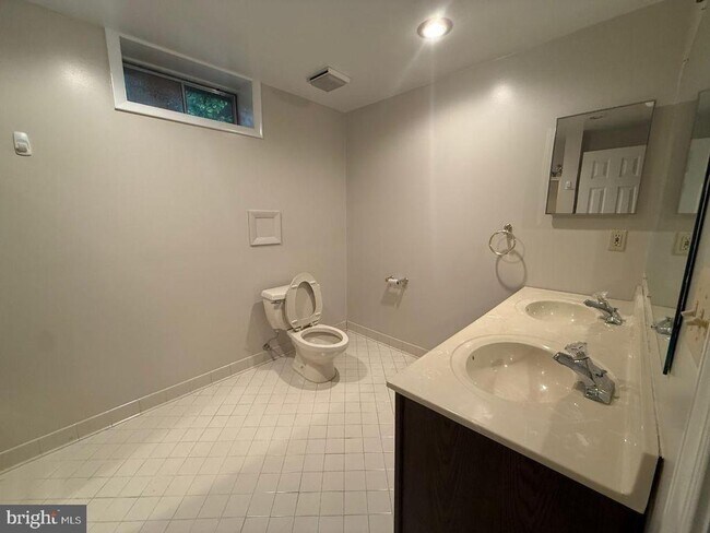 Building Photo - 3310 Applegrove Ct