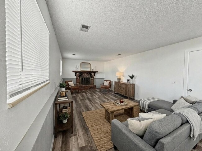 Building Photo - 14515 E Oregon Dr