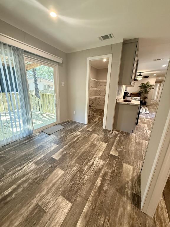 Building Photo - 1808 Sheila Dr