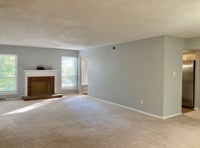 Building Photo - 970 N Spoede Rd