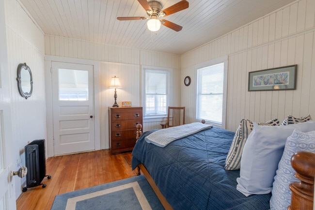 Building Photo - 640 S Columbia St