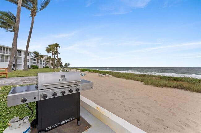 Building Photo - 1041 Hillsboro Mile