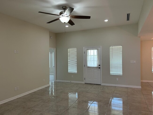 Building Photo - 2933 Zeb Dr