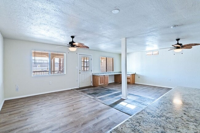 Building Photo - 1453 Luna Ln