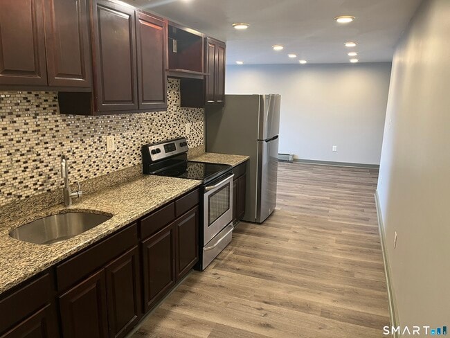 Building Photo - 32 Cook Ave