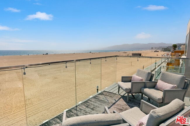 Building Photo - 1341 Palisades Beach Rd