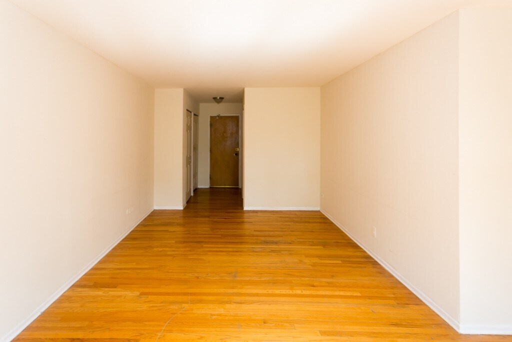 Building Photo - 665 W Wrightwood Ave