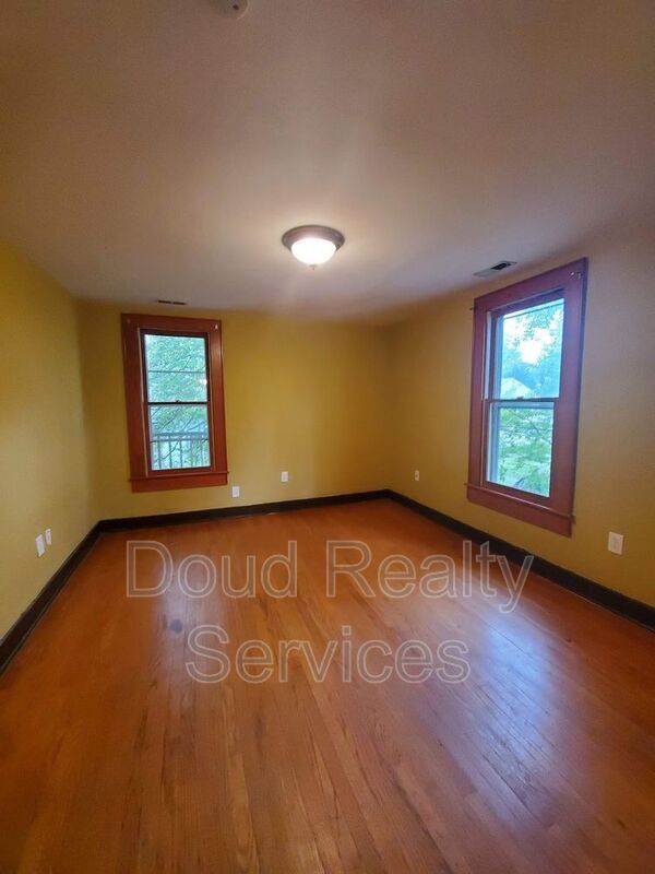 Building Photo - 1300 Holly Ave