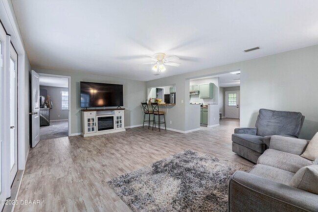 Building Photo - 354 Fir St