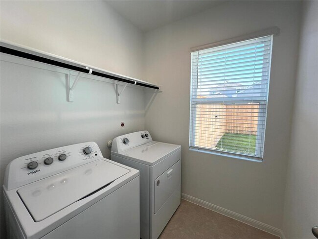 Building Photo - 302 Elm Br Trl