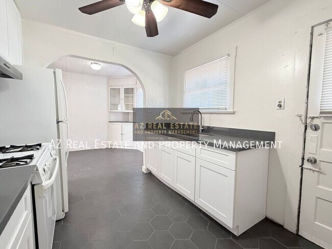 Building Photo - 3809 N 9th Pl