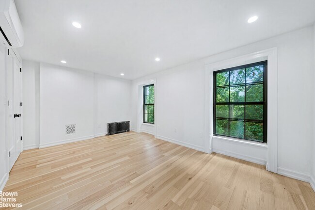 Building Photo - Renovated Sun-filled Duplex in BedStuy