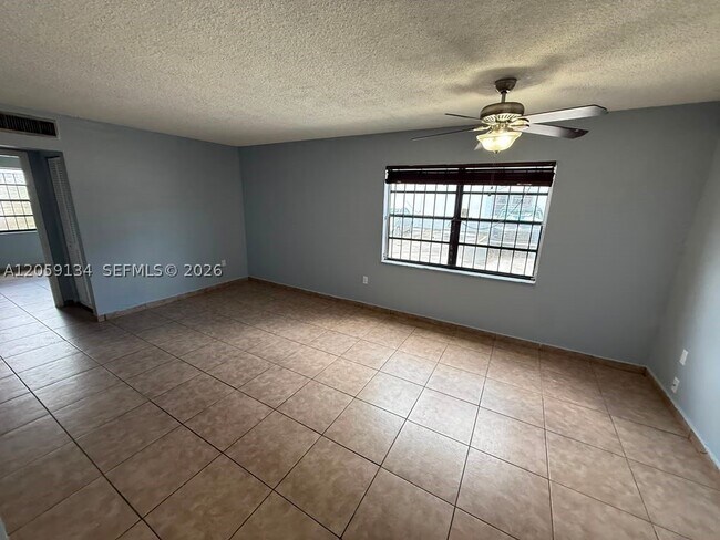 Building Photo - 1325 W 68th St