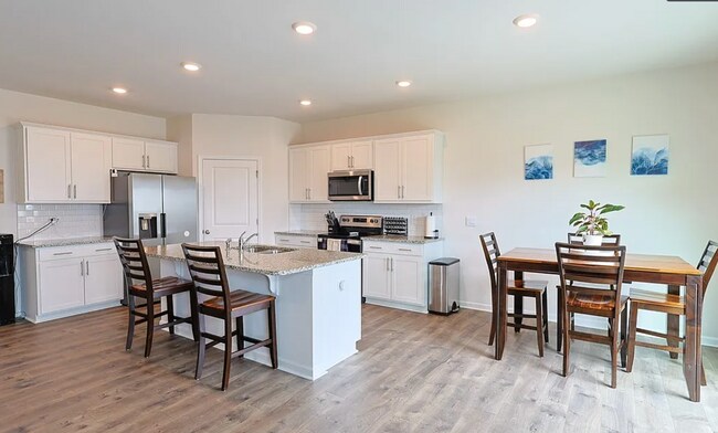 Building Photo - Beautiful 5 Bedroom, 3 Bath Home- New to Rental Market- Short Commute to Ft. Bragg