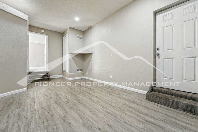 Building Photo - Spacious 3-Bedroom Home with Modern Features and Private Yard