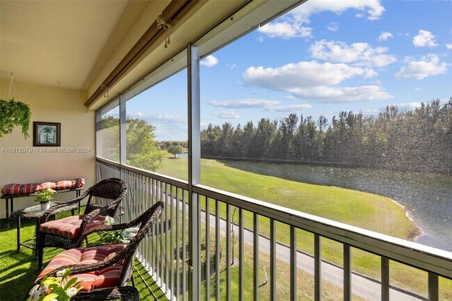 Building Photo - 900 SW 125th Way