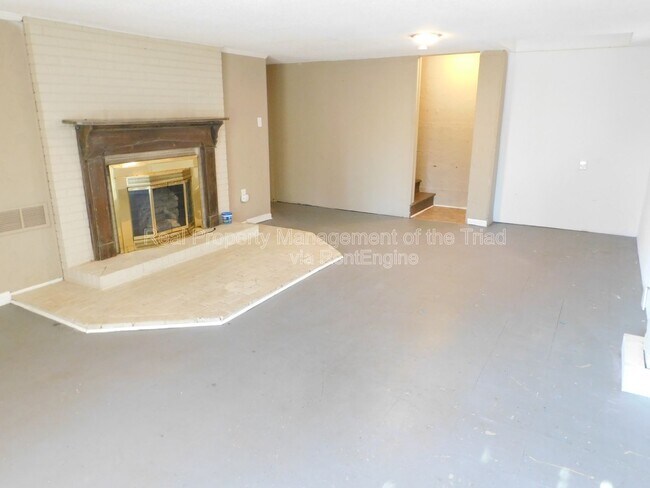 Building Photo - 2203 Maywood St