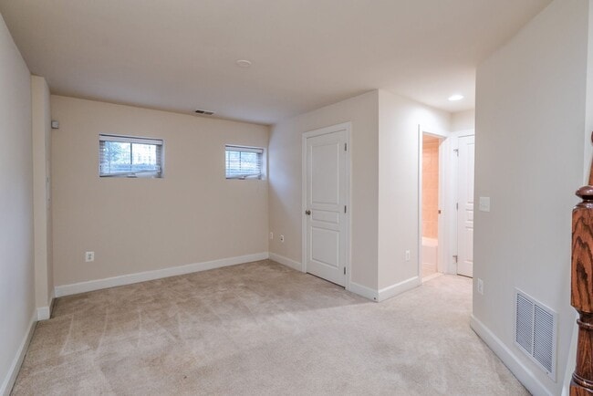 Building Photo - Gorgeous And Upgraded 2 Bedroom 3.5 Bathroom End Unit Townhome In Popular Shirlington Crest