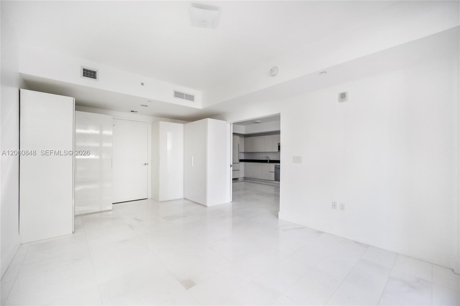 Building Photo - 1010 Brickell Ave