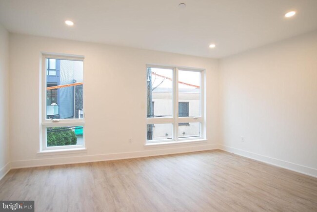 Building Photo - 1325 N Lee St