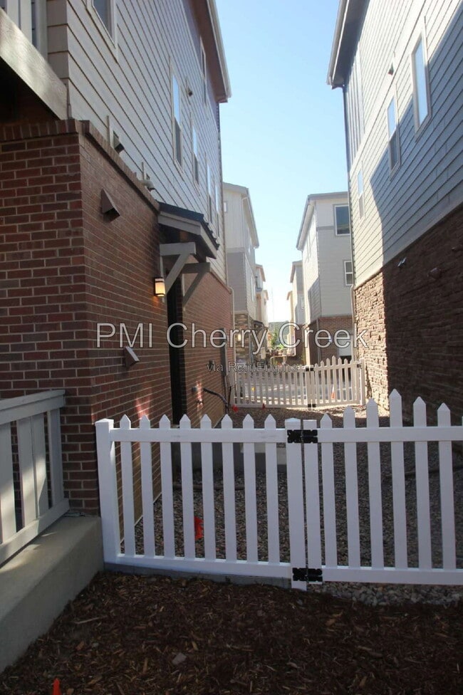 Building Photo - 12871 E Caspian Pl