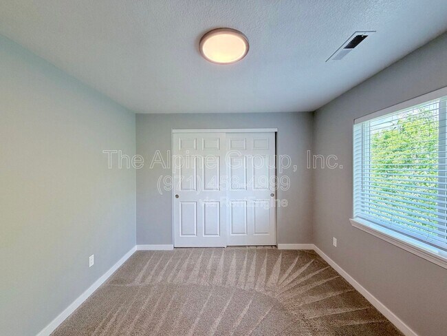 Building Photo - 5847 SW Coventry Pl