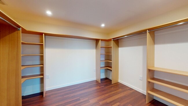 Building Photo - Kensington Beauty!