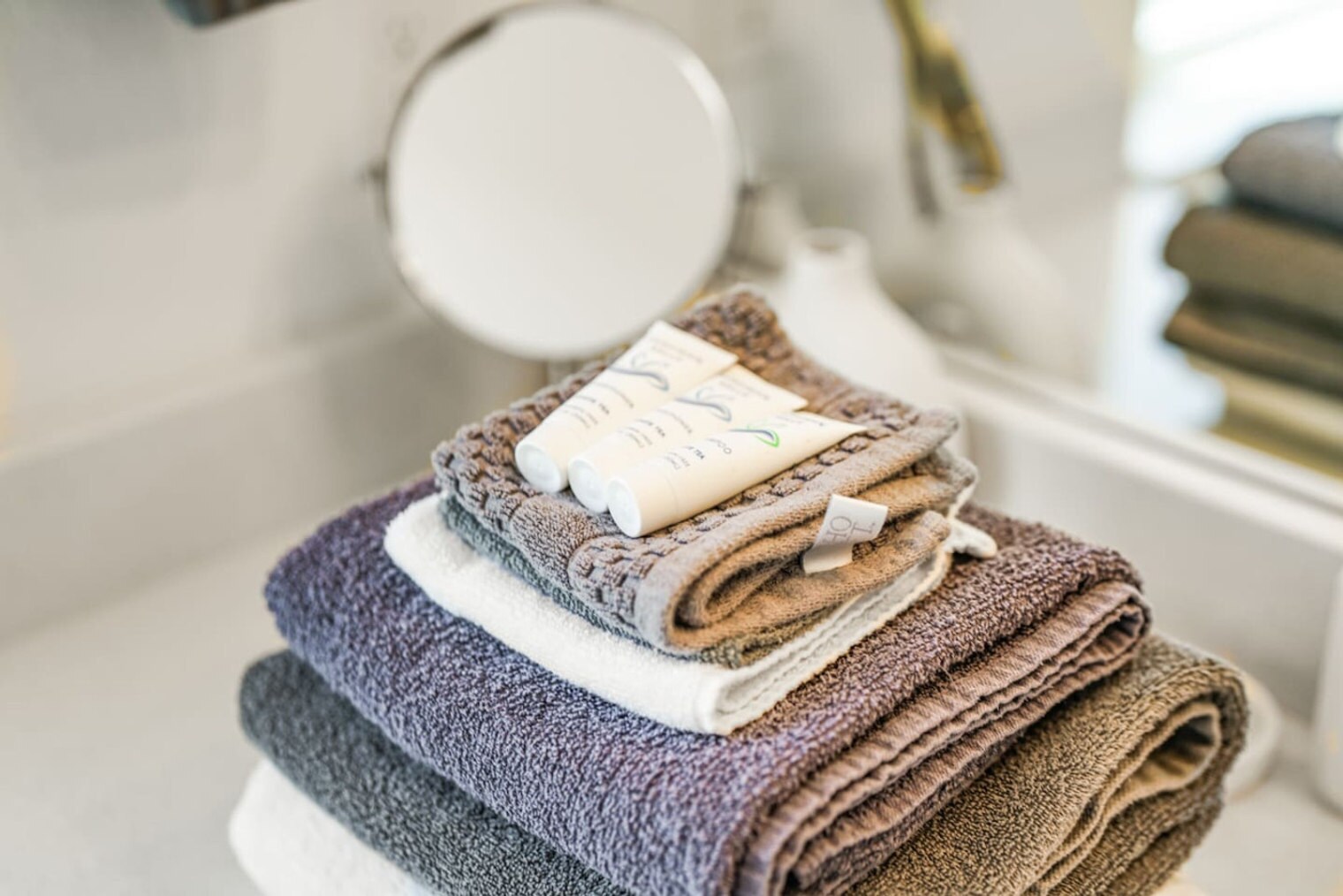 Building Photo - 3309 NE 42nd Pl