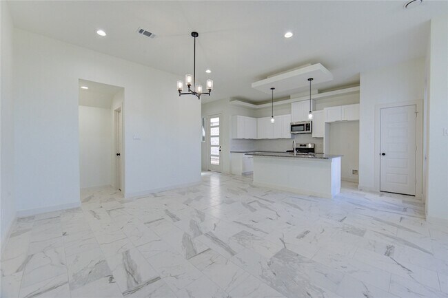 Building Photo - 2928 El Fenice Ln