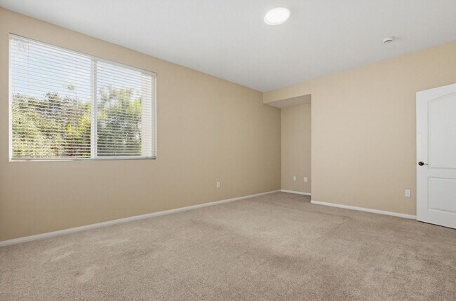 Building Photo - 823 Kalpati Cir