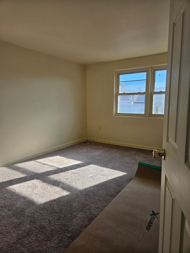 Building Photo - 906 E King Street, YORK