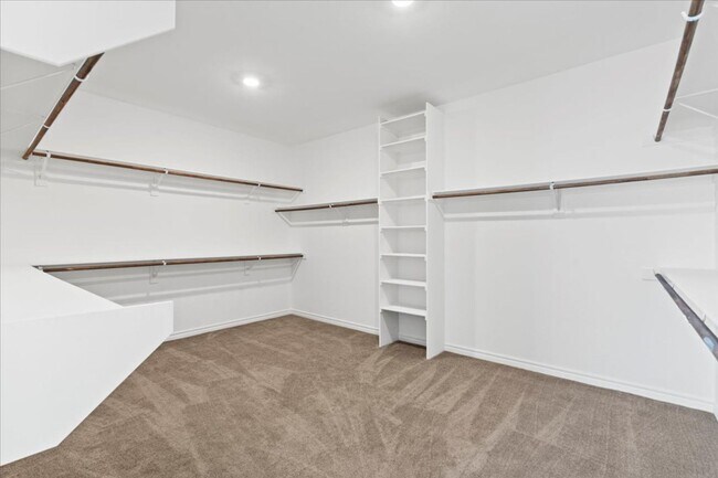 Building Photo - Spacious 5-bedroom home in gated community