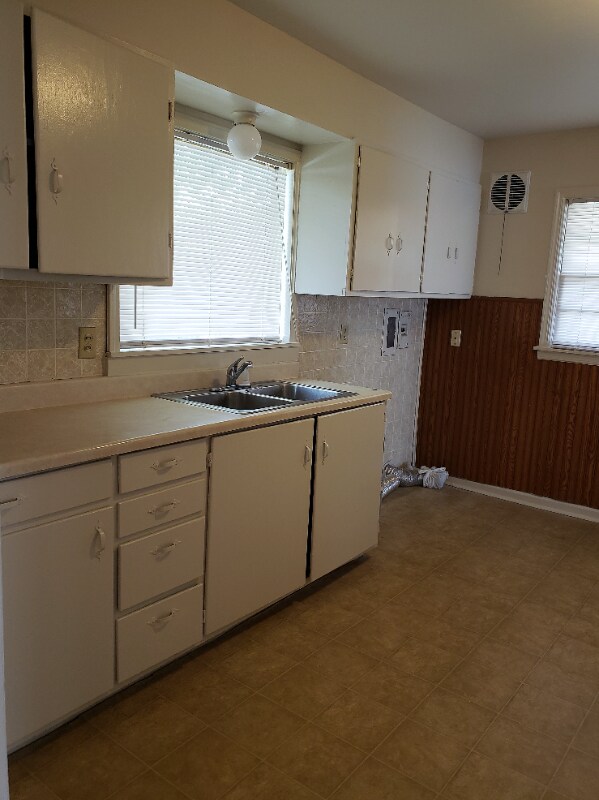 Building Photo - 667 N Meridian Ave