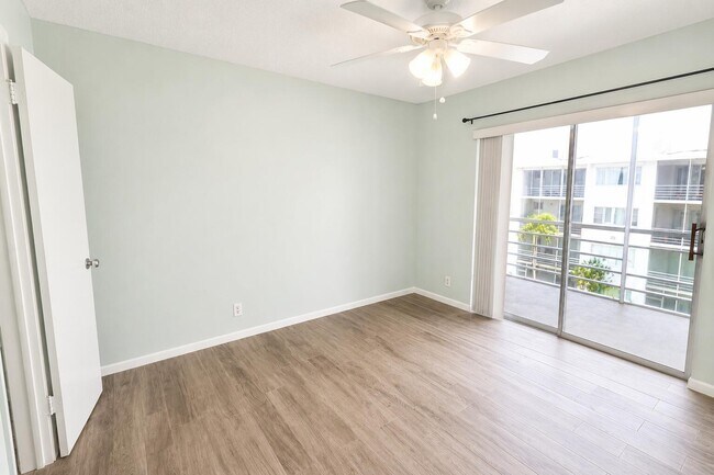 Building Photo - 4500 N Flagler Dr