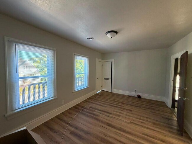 Building Photo - 3356 N Buffum St