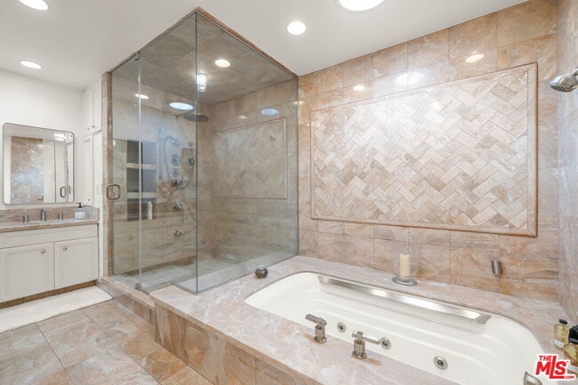 Building Photo - 9023 Alto Cedro Dr
