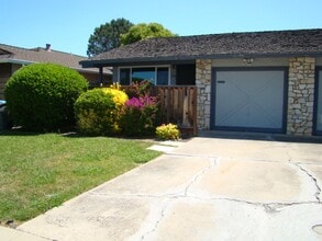 Building Photo - 926 Desert Isle Dr