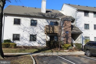 Building Photo - 2002 Ravens Crest Dr