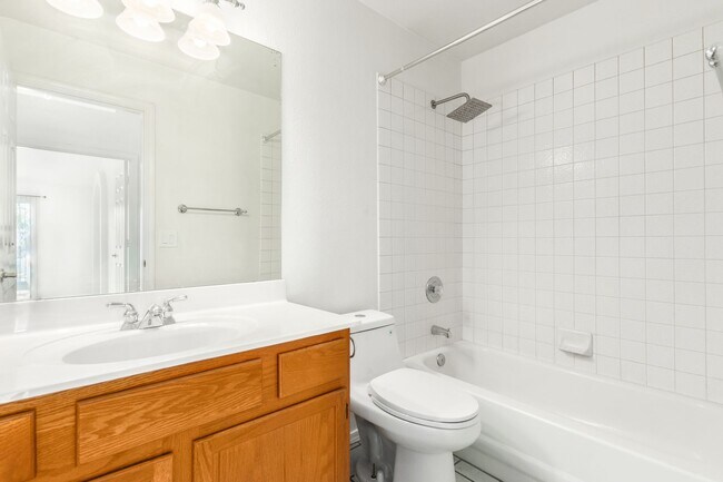 Building Photo - 1225 E Artesian Way