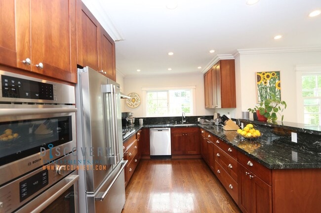 Building Photo - Sophisticated Piedmont Colonial with Enclosed Yard