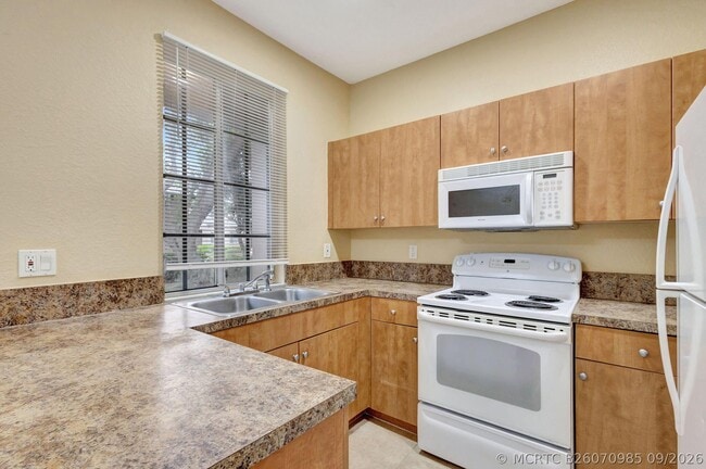 Building Photo - 1302 Lucaya Dr
